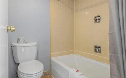 Super 8 by Wyndham Portsmouth - Norfolk