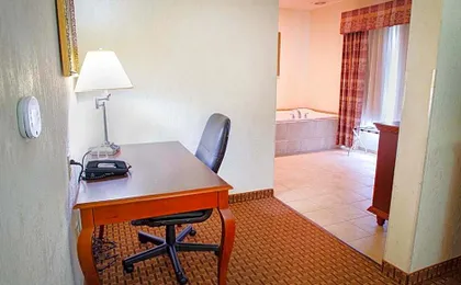Holiday Inn Express Hotel & Suites Center By IHG