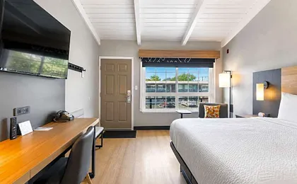 Thunderbird Lodge