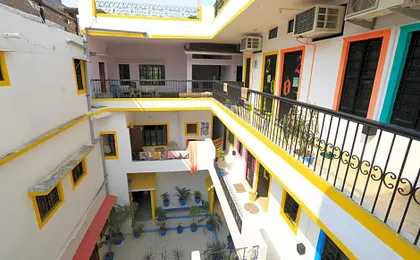 HosteLaVie Varanasi