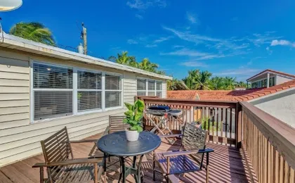 Beautifully Renovated 5 Bedroom with Guest House 5 Home by RedAwning