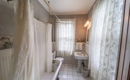 The Bella Victoria- Adult Only