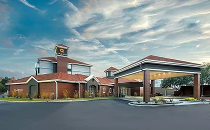 La Quinta Inn & Suites by Wyndham Shreveport Airport