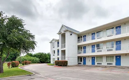 Motel 6-Grand Prairie, TX - Near Six Flags Drive