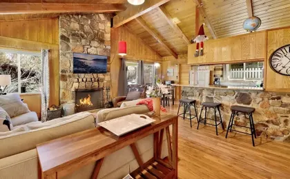 2013-marin Getaway 2 Bedroom Home by RedAwning