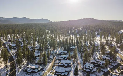 Maple by AvantStay Modern Mountain Home w Cozy Fire Pit 15 Mins frm Northstar