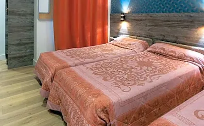 Hotel Leonard De Vinci 75011