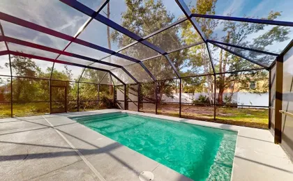 Spacious Home With Enclosed Pool, Open Layout, Washer/dryer, Internet, & AC