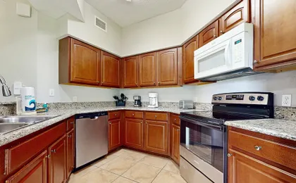 Comfy Condo With Central AC, Wifi, Private Washer/dryer Minutes to Theme Parks