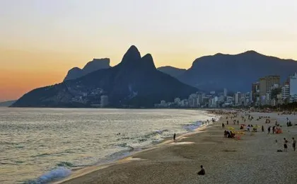 Apartamento completo na QUADRA DA PRAIA EM COPACABANA, ar condicionado, NETFLIX, wifi 300MB, portaria 24h, pauloangerami PJ160