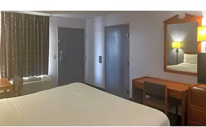 Studio 6 Suites Louisville KY Airport/Expo Center