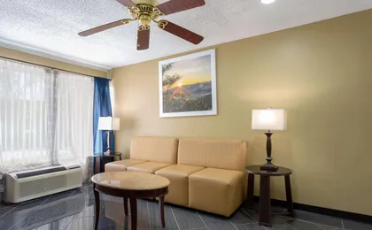 Days Inn By Wyndham Greensboro Airport