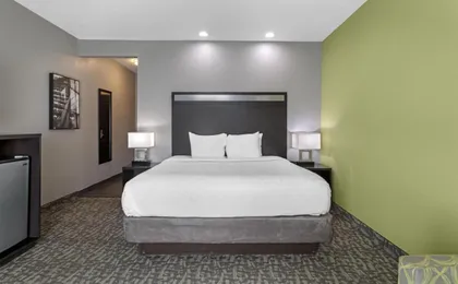 Best Western Plus Bay City Inn & Suites