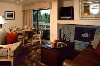 GetAways at the Lodge at Kingsbury Crossing