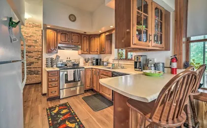 Historic Apartment - Half Mi to Lake Champlain!