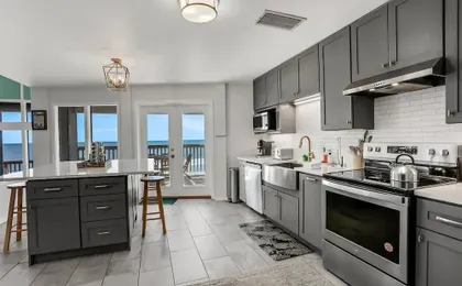Gorgeous Beachfront Home With Inviting Deck & Patio, Hammock, Amazing Views