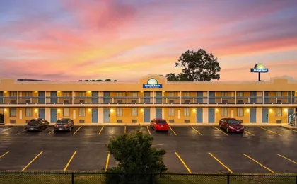Days Inn by Wyndham Fort Wayne