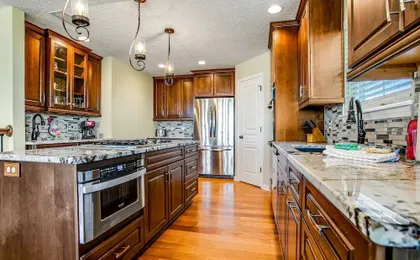 Beautiful 3-level Home Steps From the Beach W/wifi, Washer/dryer, & Central AC