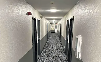 Super 8 by Wyndham Springfield North I-44