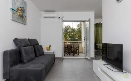 Spacious Apartment with Terrace near Old Town