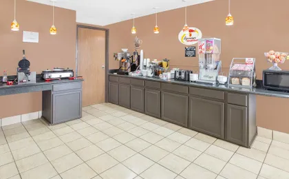 Super 8 By Wyndham Galesburg