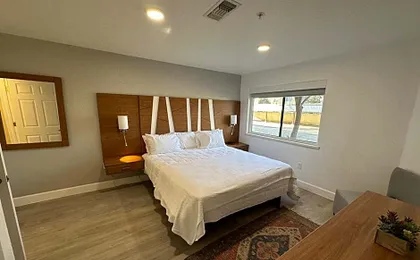 B&J Hotels