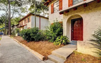 Hilton Head 2BR Townhouse Walk to Shops & Dining