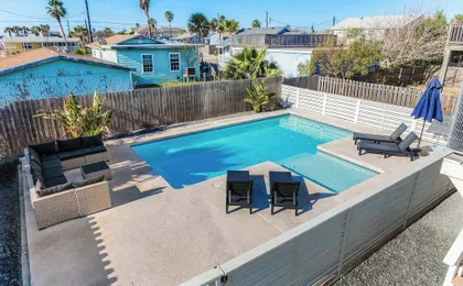 Dream Weaver Pool Sleeps 10 Near Beach