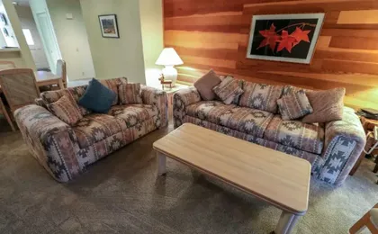 Bridges 105 Pet-Friendly. Ski-in Ski-out Condo with Beautiful Mountain Views and Private Washer Dryer by RedAwning