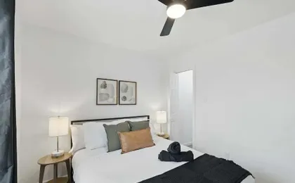 Modern 2BR Unit 3 With Hot Tub