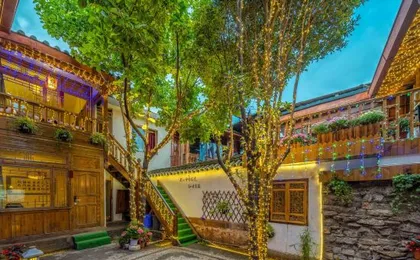 Huaqian Yuexia Inn Lijiang