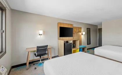 Days Inn & Suites by Wyndham Des Moines Airport