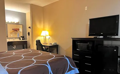 Super 8 by Wyndham Center