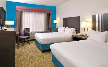 Holiday Inn Express Hotel & Suites Omaha West By IHG