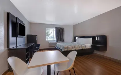 Motel 6 Buttonwillow Central