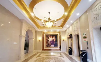 Vienna Hotel (Chongqing East Station Changshengqiao Metro Station)