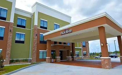 New Roads River Hotel