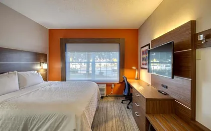 Holiday Inn Express Hotel & Suites Oshkosh - State Route 41 By IHG