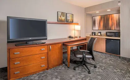 Courtyard by Marriott Fairfax Fair Oaks