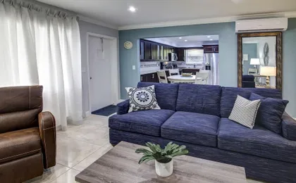 May Dee Suites
