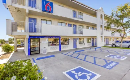Motel 6 Phoenix, Az - West