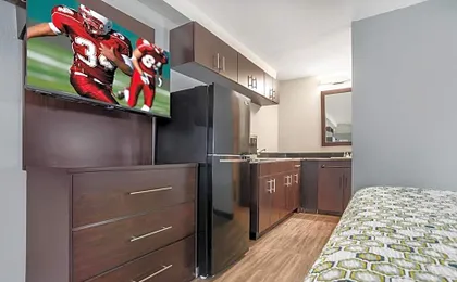 HomeTowne Studios by Red Roof Montgomery - Midtown