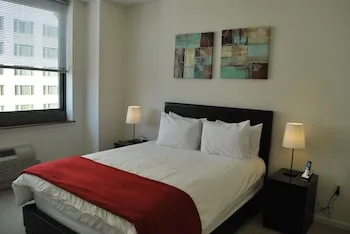 Hudson Suites at Newport