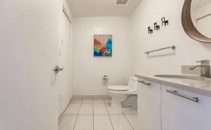Hang Ten- Large Townhome, lux Amenities, Parking