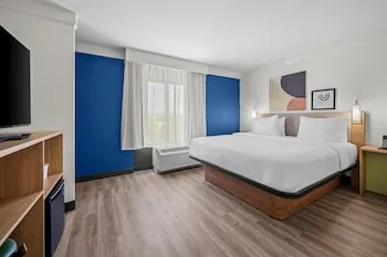 <p><strong>1 King Bed</strong></p><p><b>Internet</b> - Free WiFi 250+ Mbps (good for 3–5 people or up to 10 devices) </p><p><b>Entertainment</b> - 50-inch TV with cable channels</p><p><b>Food & Drink</b> - Mini-fridge, microwave, and coffee/tea maker</p><