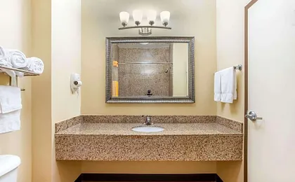 La Quinta Inn & Suites by Wyndham Ennis