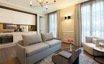 La Clef Tour Eiffel Paris by the Crest Collection