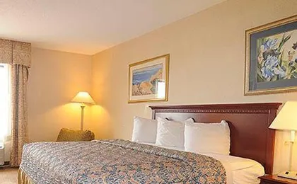 Days Inn by Wyndham Calumet Park