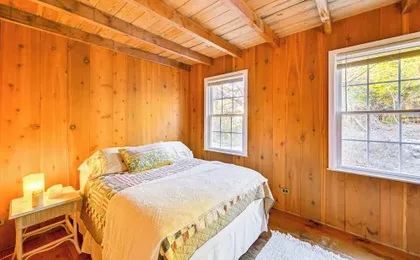 Walk to Amagansett Beach: Cottage w/ Deck!