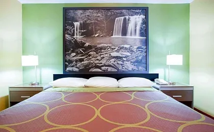 Super 8 by Wyndham Van Buren/Ft. Smith Area